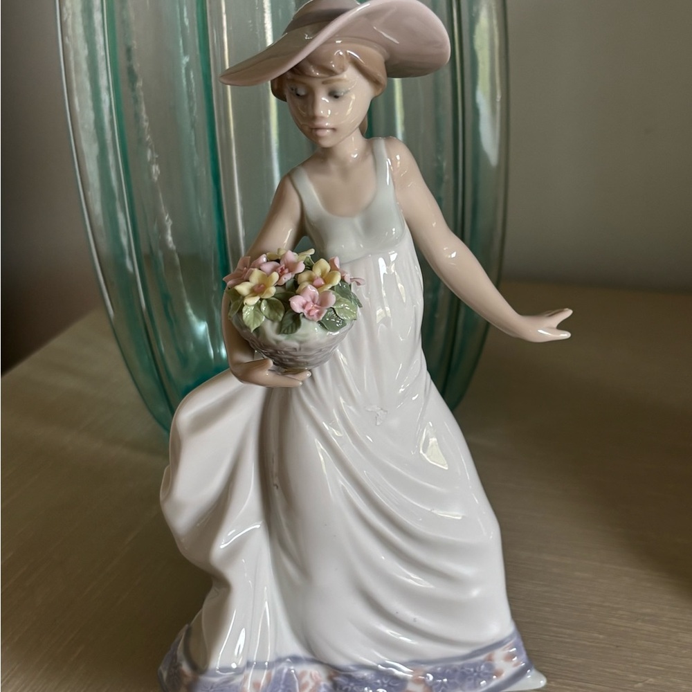 Lladro porcelain figurine Carefree model 5790